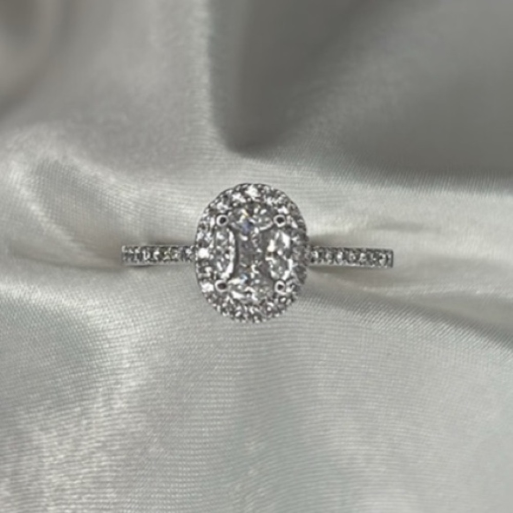 ⭐️ Stunning 18k WG 0.48 Diamond Halo Oval Ring